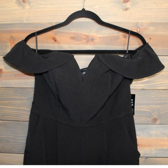 Express Strapless Off-The-Shoulder V-Wire Jumpsuit in Black - Picture 5 of 11